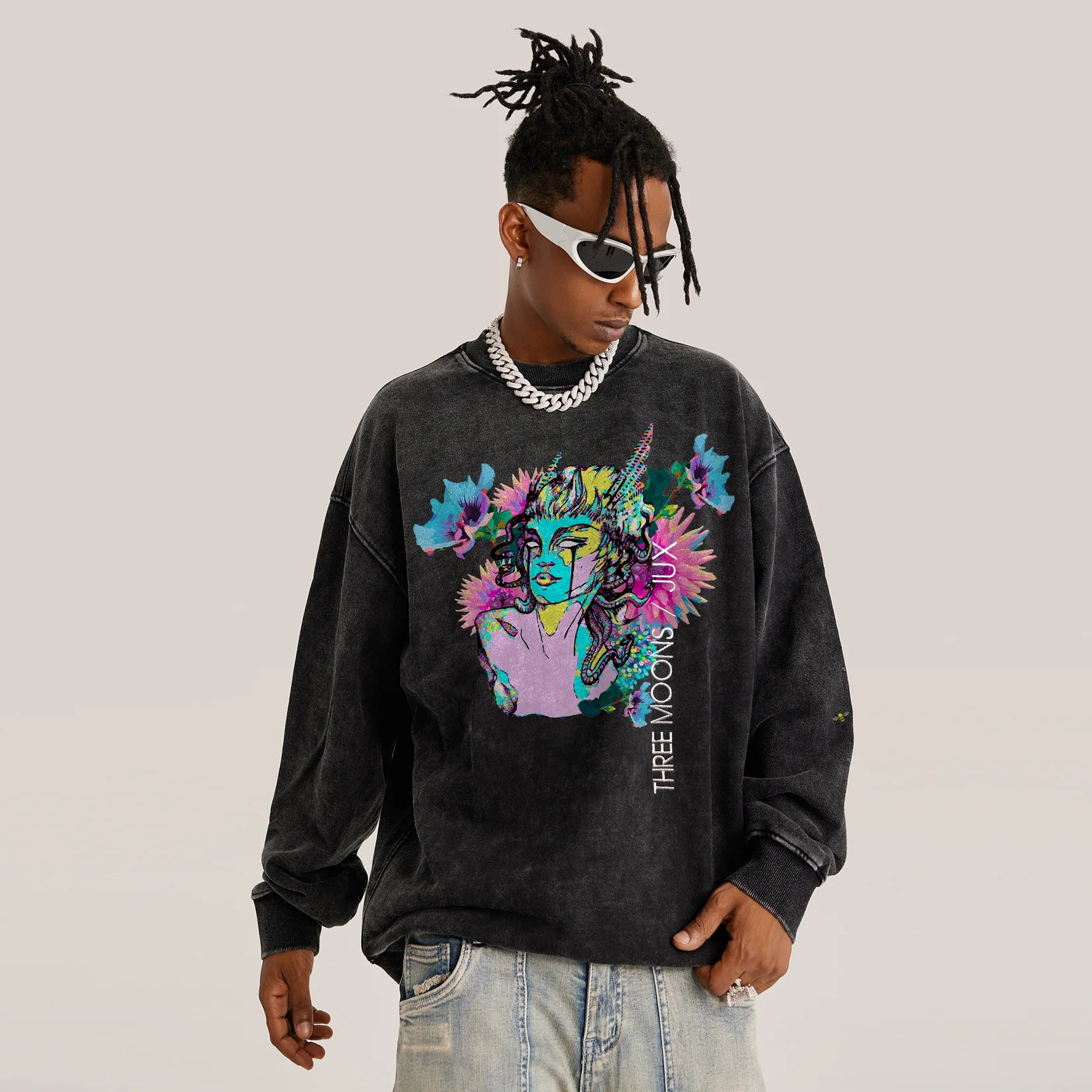 Unisex Oversized Faded Sweatshirt – Surreal Print & Embroidered Bees